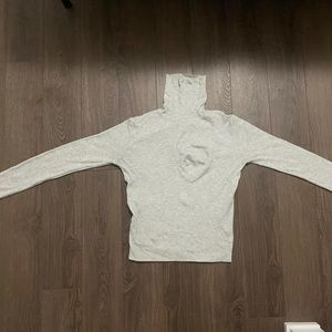 BRANDY MELVILLE - TURTLE NECK